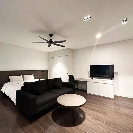 Louis, Homey And Fully Equipped Apartment